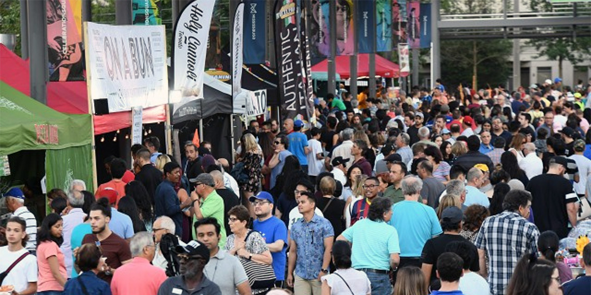 A crowd photo at Mississauga Italfest.