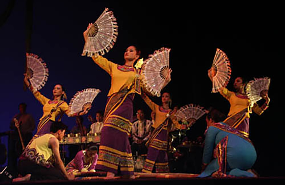 Philippine dancers on stage